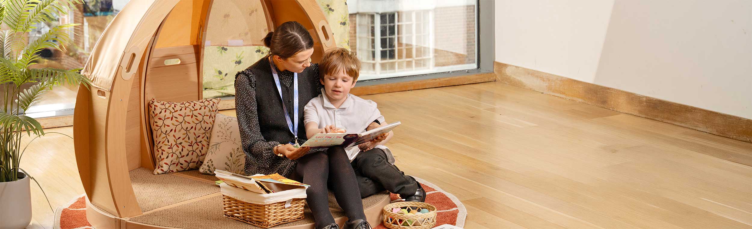 Teacher and child in Flexiden