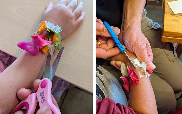 Das Naturarmband wird abgeschitten