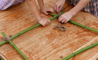 Einen Webstuhl aus Naturmaterialien bauen