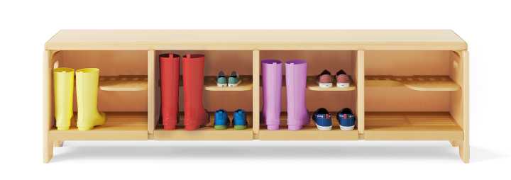 Eine Premiun Garderobenbank von Community Playthings mit Schuhen und Gummistiefeln in der Ablage