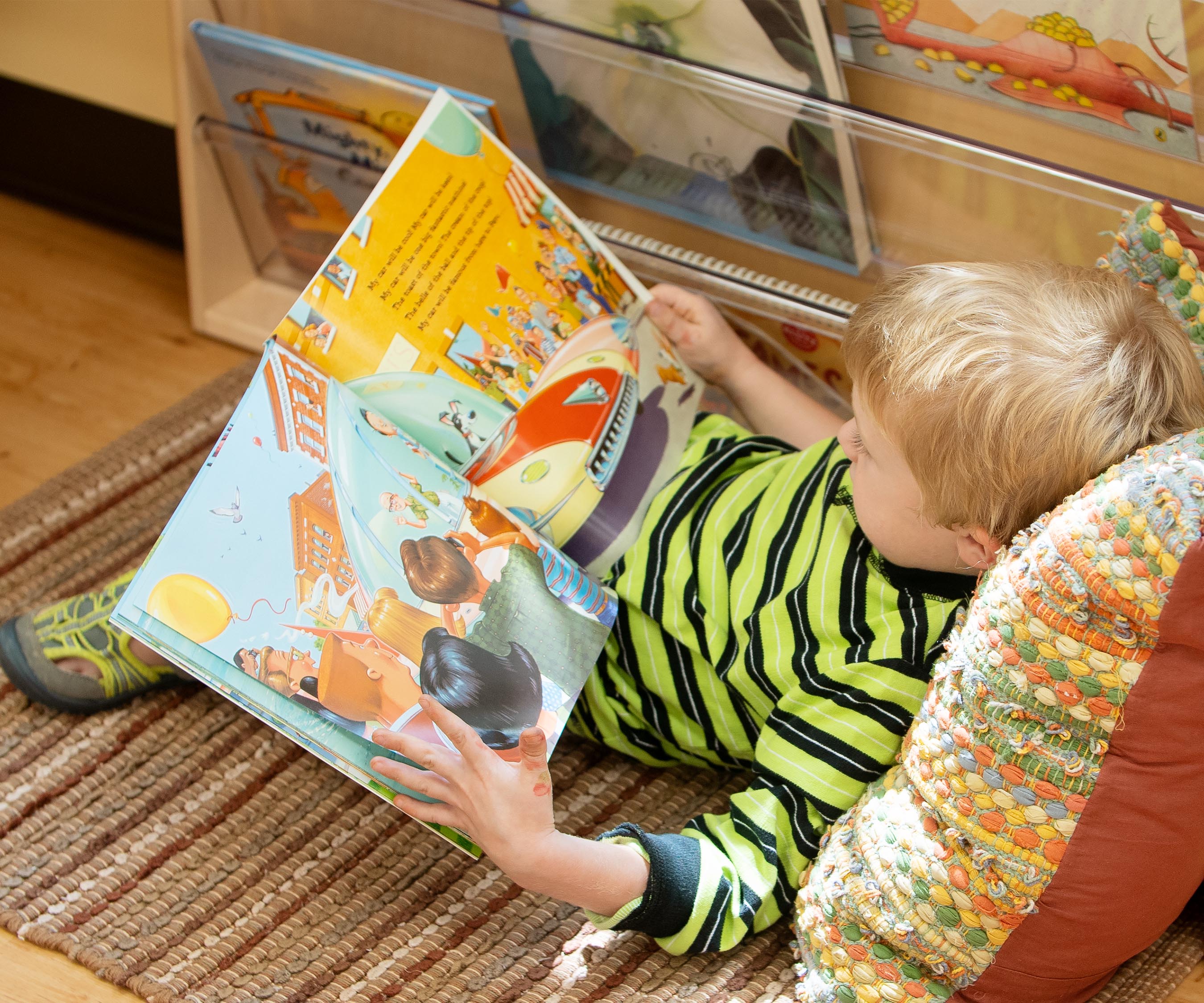 F747 Library panel candid