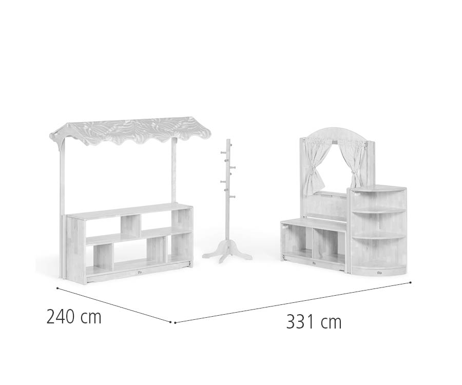 Role play area measuring 240 x 331 cm