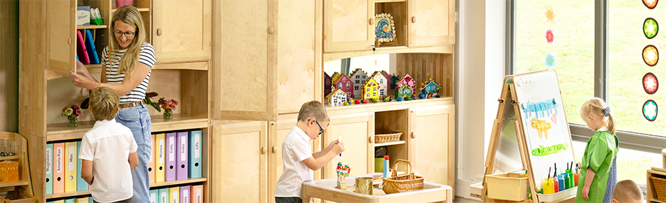 Ein Hochschrank aus Massivholz