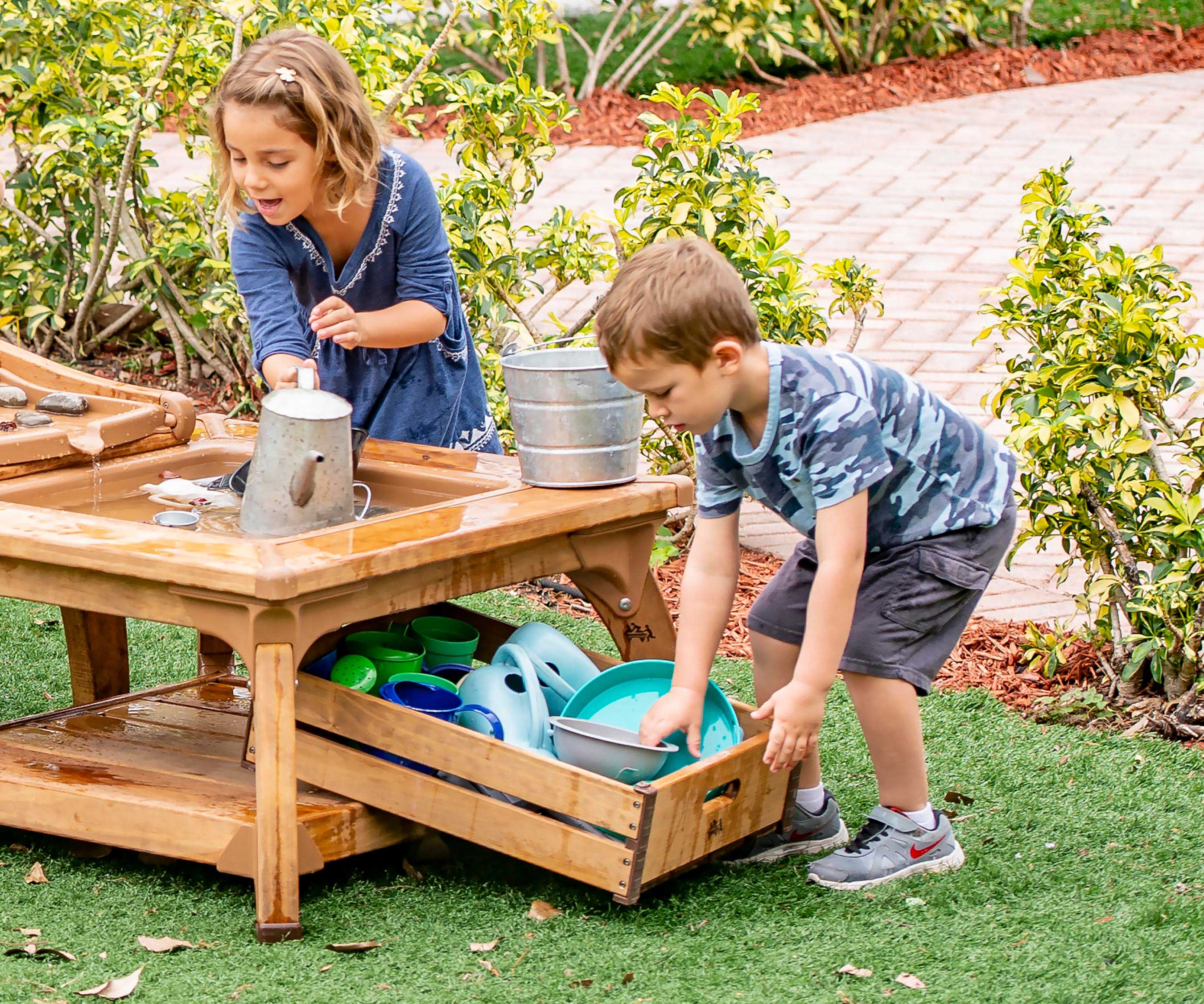 W333 Outlast shallow crate use for on-site storage