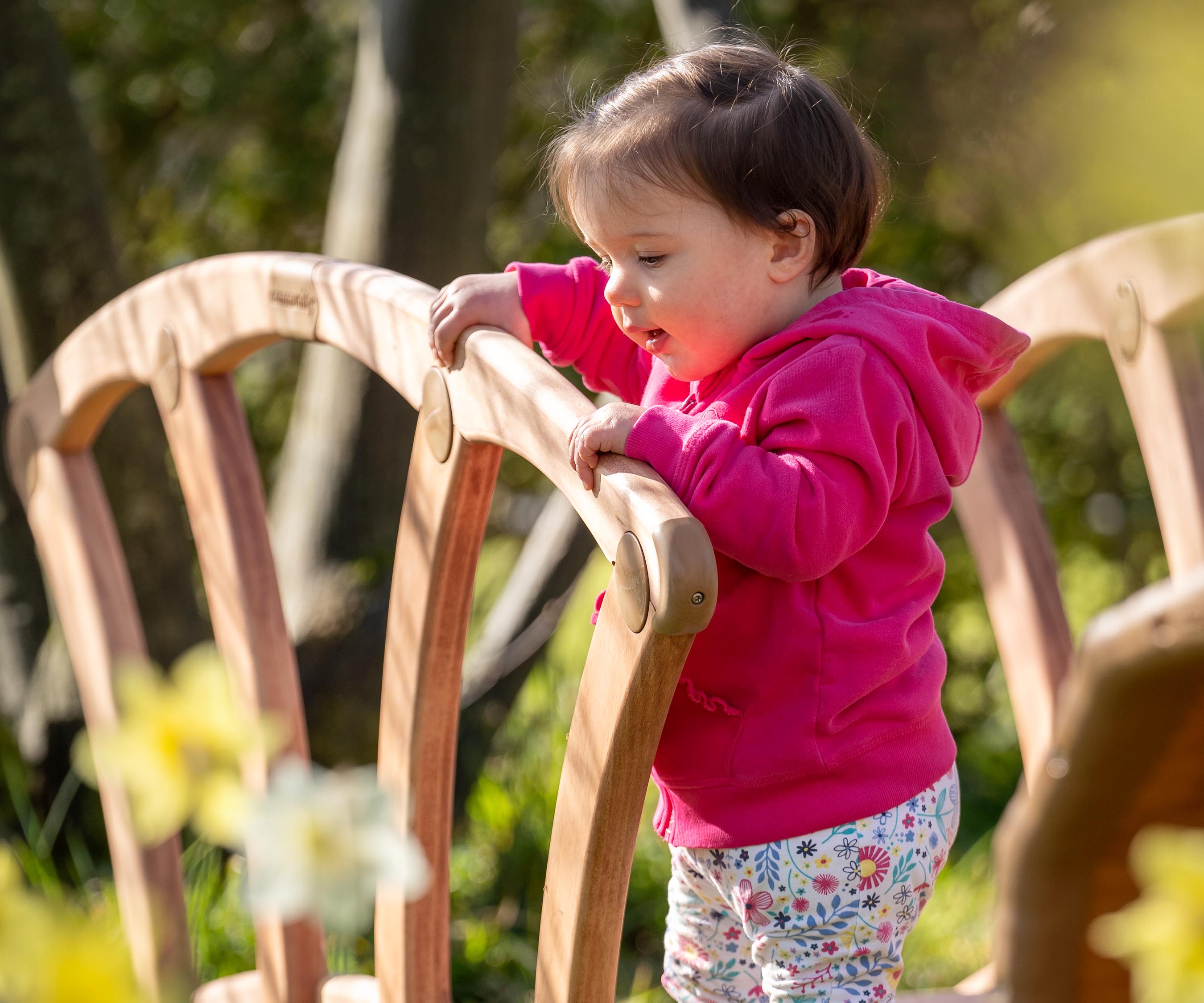 W483 Outlast bridge candid